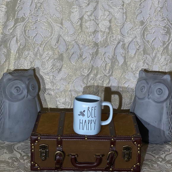 ⚡️Rae Dunn "BEE HAPPY" Mug - Picture 2 of 6